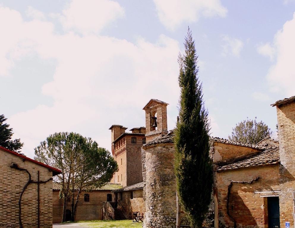 モンテローニ・ダルビア Castello Di San Fabianoゲストハウス エクステリア 写真